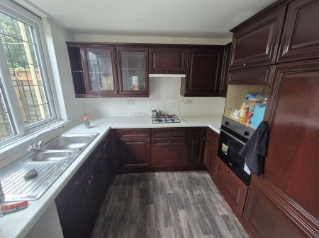 3 bedroom Semi-detached house to let in Pell Court, Lumbertubs, Northampton, NN3