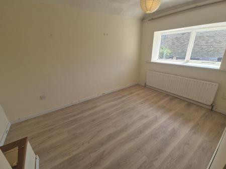 3 bedroom End of terrace house to let in Laceby Walk, Lings, Northampton, NN3