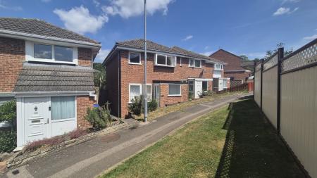 3 bedroom End of terrace house to let in Laceby Walk, Lings, Northampton, NN3