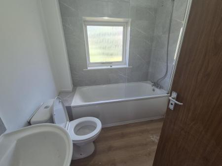 3 bedroom End of terrace house to let in Laceby Walk, Lings, Northampton, NN3
