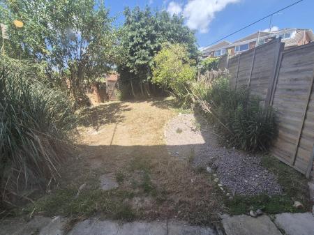 3 bedroom End of terrace house to let in Laceby Walk, Lings, Northampton, NN3