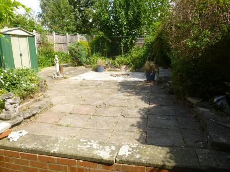 2 bedroom End of terrace house to let in Briton Gardens, Northampton, NN3