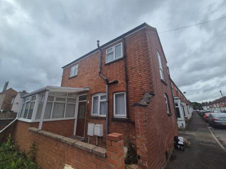 2 bedroom Detached house to let in Symington Street, Northampton, NN5