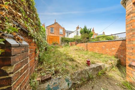 3 bedroom Terraced House for sale in Spencer Bridge Road, Northampton, NN5