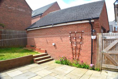 4 bedroom Semi-detached house to let in Fitzgerald Road, Little Billing, Northampton, NN3