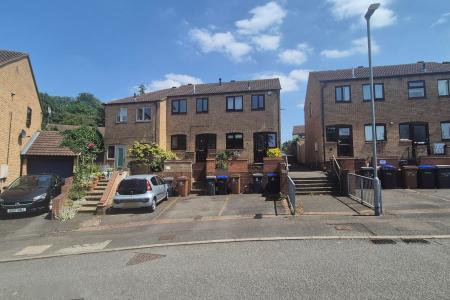 2 bedroom Terraced House to let in St. Dunstans Rise, Northampton, NN4