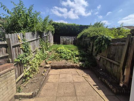 2 bedroom Terraced House to let in St. Dunstans Rise, Northampton, NN4