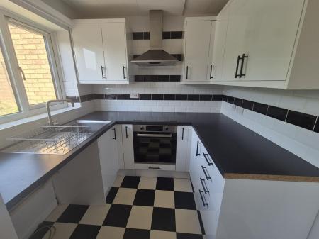 2 bedroom Terraced House to let in St. Dunstans Rise, Northampton, NN4