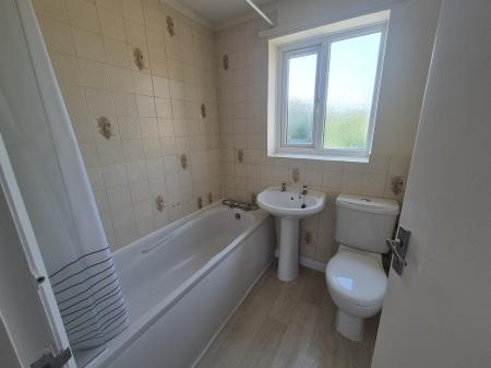 2 bedroom Terraced House to let in St. Dunstans Rise, Northampton, NN4