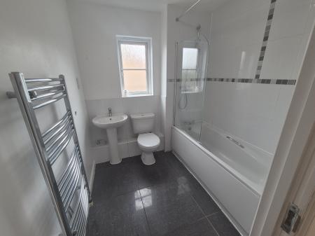 2 bedroom Flat to let in West Cotton Close, Far Cotton, Northampton, NN4