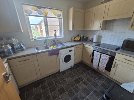 2 bedroom Flat to let in West Cotton Close, Far Cotton, Northampton, NN4
