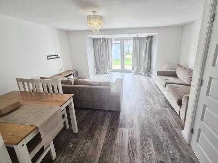 4 bedroom Terraced House to let in Willmott Road, Rushden, NN10
