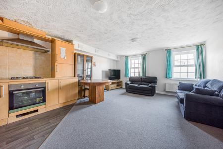 2 bedroom Flat to let in Johnson Court, Southbridge, Northampton, NN4