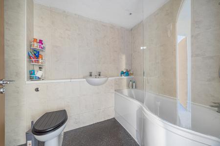 2 bedroom Flat to let in Johnson Court, Southbridge, Northampton, NN4