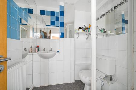 2 bedroom Flat to let in Johnson Court, Southbridge, Northampton, NN4