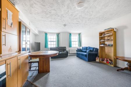 2 bedroom Flat to let in Johnson Court, Southbridge, Northampton, NN4