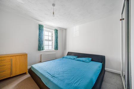 2 bedroom Flat to let in Johnson Court, Southbridge, Northampton, NN4