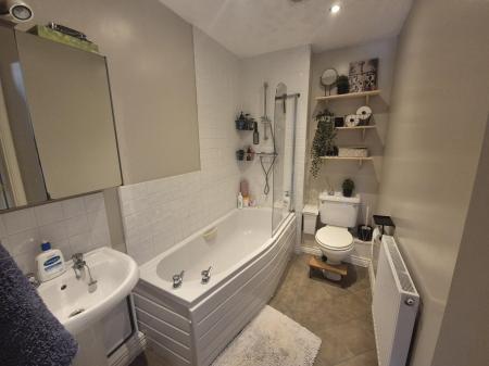 2 bedroom Flat to let in Beckets view, Northampton, NN1