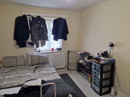 1 bedroom Flat to let in South Oval, Kings Heath, Northampton, NN5
