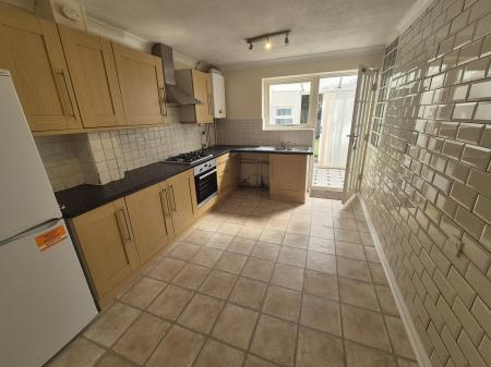 2 bedroom Terraced House to let in Grovebury Dell, Kingsthorpe, NN2