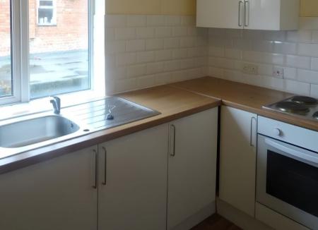 2 bedroom Flat to let in Abington Square, Northampton, NN1
