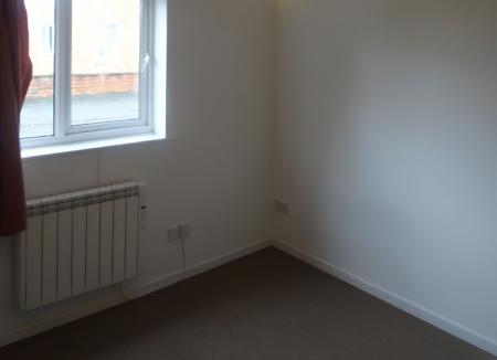 2 bedroom Flat to let in Abington Square, Northampton, NN1