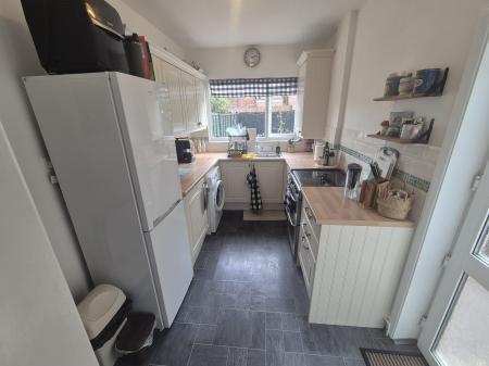 2 bedroom Terraced House to let in Sharman Road, St. James, Northampton, NN5