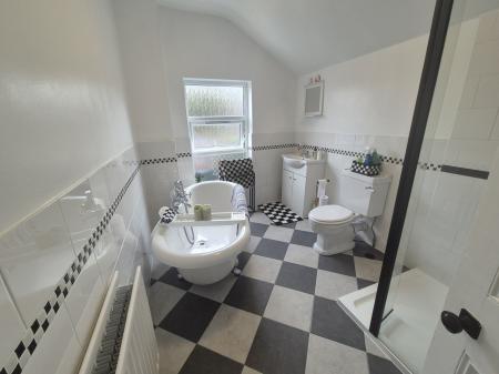 2 bedroom Terraced House to let in Sharman Road, St. James, Northampton, NN5