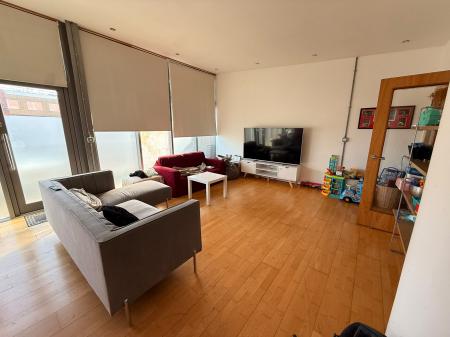 2 bedroom Flat to let in Hazelwood Road, Northampton, NN1