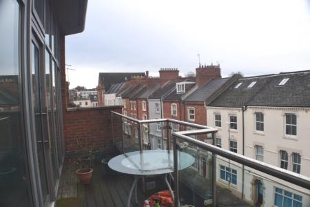 2 bedroom Flat to let in Hazelwood Road, Northampton, NN1