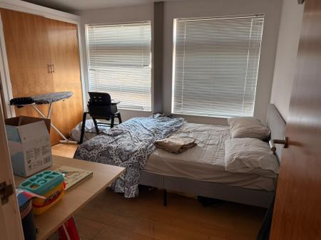 2 bedroom Flat to let in Hazelwood Road, Northampton, NN1