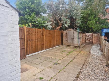 2 bedroom Terraced House to let in Southampton Road, Northampton, NN4