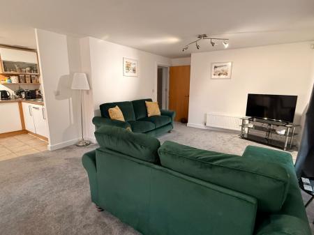 2 bedroom Flat to let in The Approach, St. James, Northampton, NN5