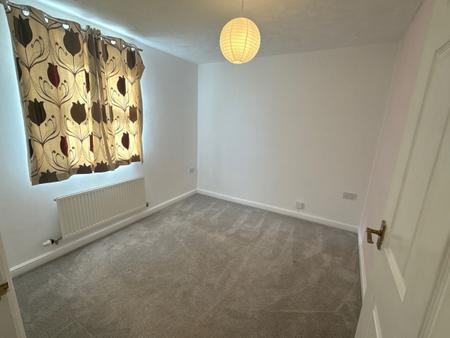 2 bedroom Flat to let in Gladiator Close, Wootton, Northampton, NN4