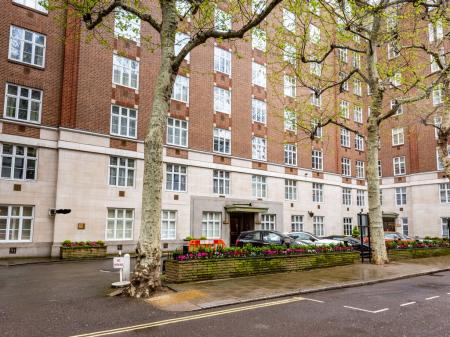 3 bedroom Flat to let in Chesterfield Gardens, W1J