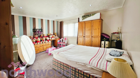 5 bedroom Detached house for sale in Broadland Drive, Thorpe End, NR13