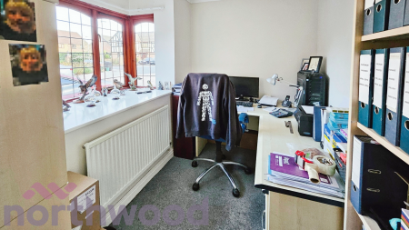 5 bedroom Detached house for sale in Broadland Drive, Thorpe End, NR13