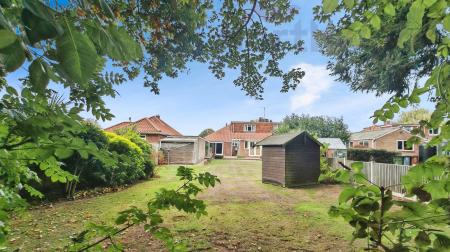 4 bedroom Semi-detached bungalow for sale in Woodland Drive, Norwich, NR6