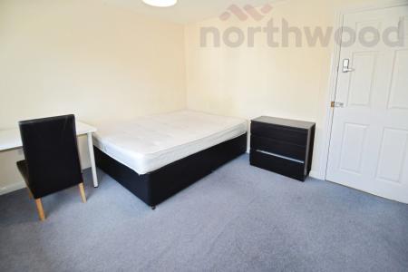 6 bedroom Detached house to let in Tizzick Close STUDENT, Three Score, Norwich, NR5