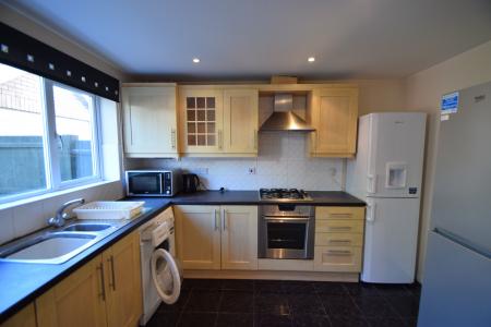6 bedroom Detached house to let in Tizzick Close STUDENT, Three Score, Norwich, NR5