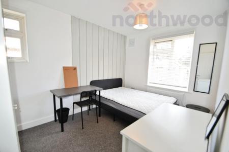 4 bedroom Semi-detached house to let in Beverley Road STUDENT, Norwich, NR5