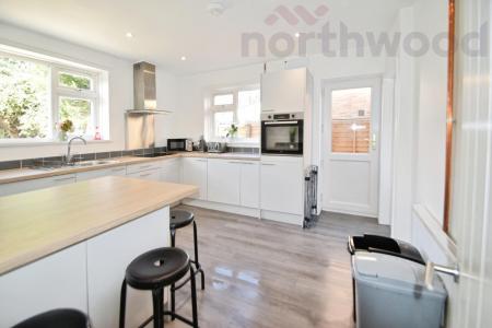 4 bedroom Semi-detached house to let in Beverley Road STUDENT, Norwich, NR5