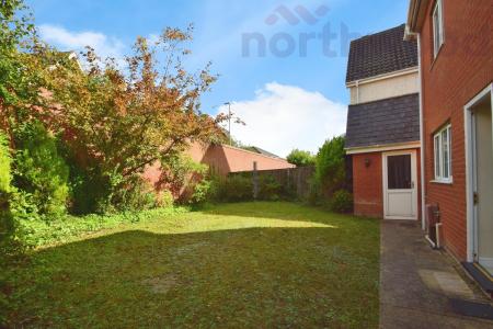 4 bedroom Detached house to let in Caddow Road, Norwich, NR5