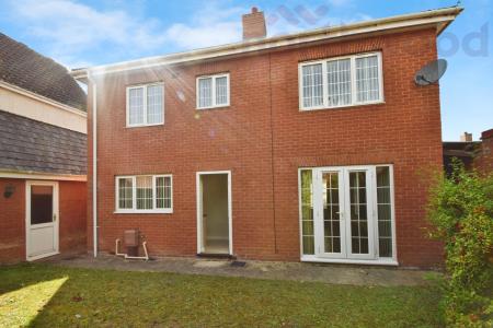 4 bedroom Detached house to let in Caddow Road, Norwich, NR5
