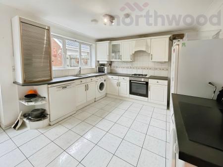 6 bedroom Detached house to let in Speedwell Way, Three Score, Norwich, NR5