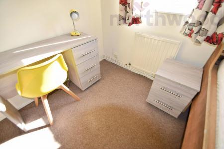 3 bedroom Semi-detached house to let in St Mildreds Road