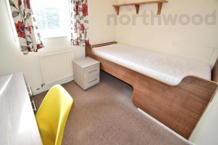 3 bedroom Semi-detached house to let in St Mildreds Road