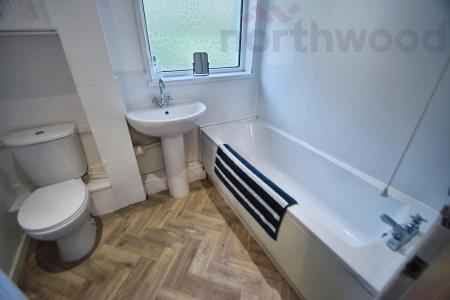 3 bedroom Semi-detached house to let in St Mildreds Road