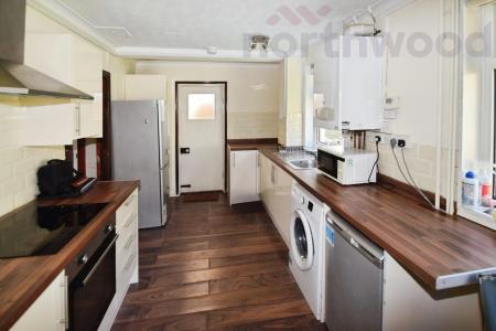3 bedroom Semi-detached house to let in St Mildreds Road