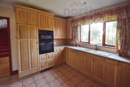 4 bedroom Detached house to let in Hackford Road, Wicklewood, NR18